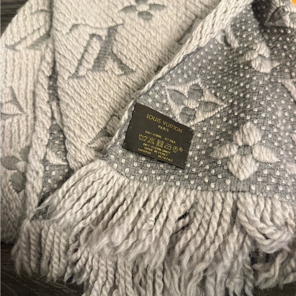 Louis Vuitton Gray Logomania Printed Scarf w/ Box - Picture 3 of 7